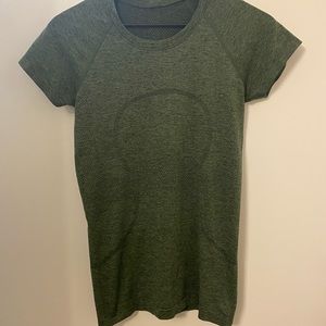 Lululemon short sleeve swiftly tech tee size 6